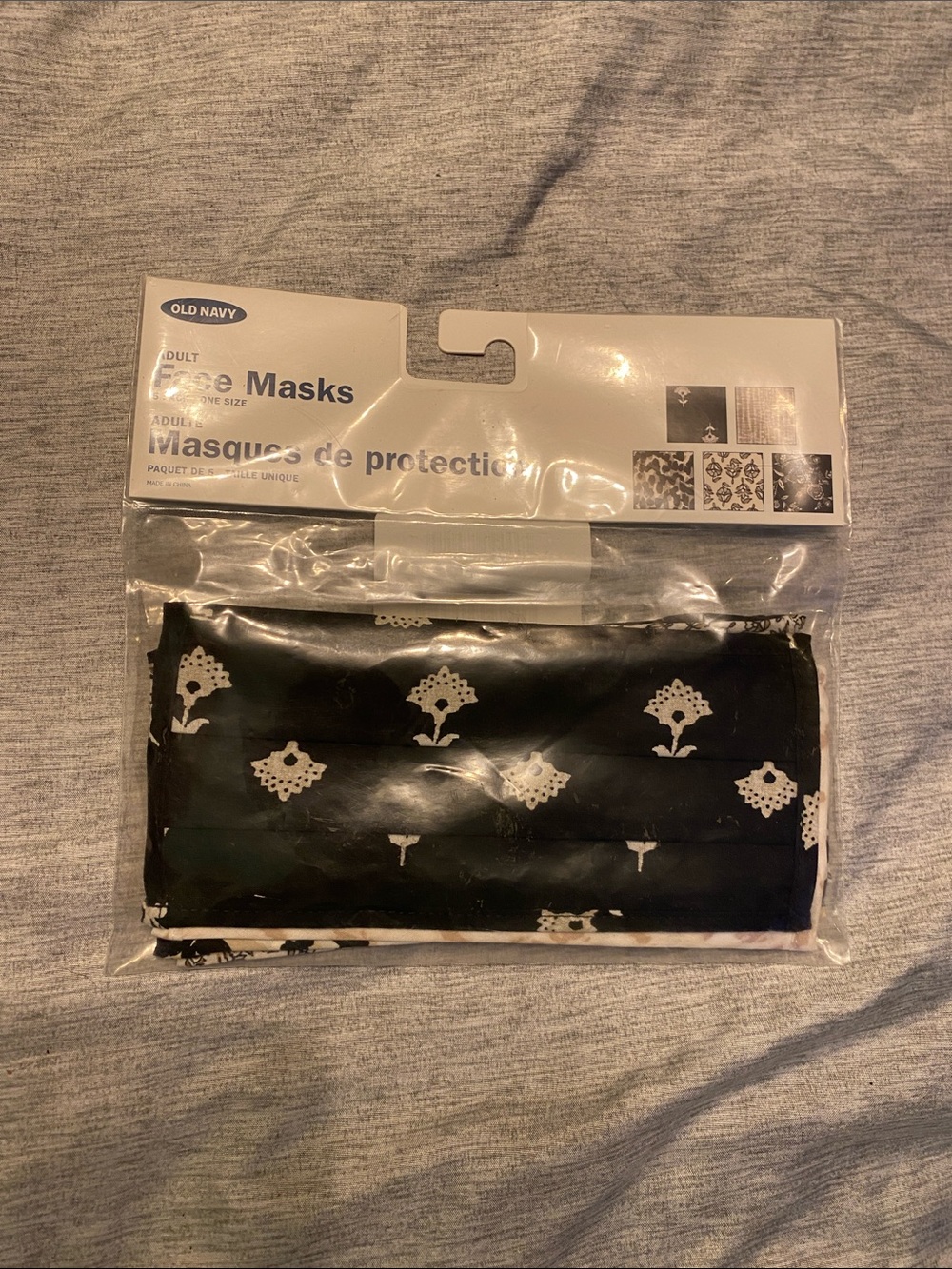 Old Navy Adult Face Masks Pack of 5 Black & White Design NWT